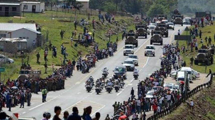 Mandela’nın cenazesi, memleketine götürüldü