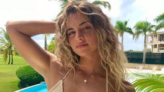 Eski Survivor yarışmacısı Aleyna Çalışkan mini şortlu pozunu paylaştı