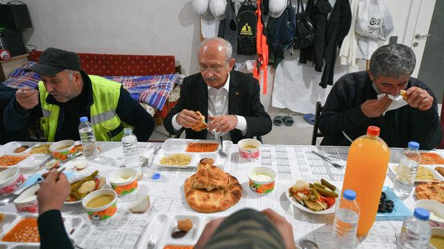 CHP lideri Kemal Kılıçdaroğlu, inşaat işçileri ile iftar yaptı: Türkiye'nin her alanda üretim yapması lazım