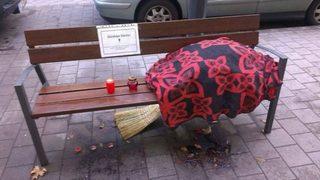 'Onuru olan biri asla yoksul değildir'