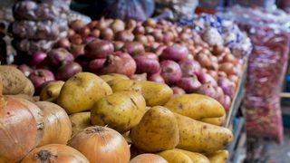 Tezgahtaki fiyatı gören şok olmuştu! Stokçuların oyunu yine ifşa oldu: Patates ve soğanda 'mecburi' indirim geliyor... 