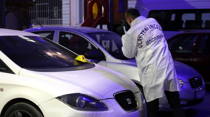 Gaziantep'te akılalmaz olay! Komşu komşuyu çileden çıkarttı, taşınırken binaya kurşun yağdırdılar