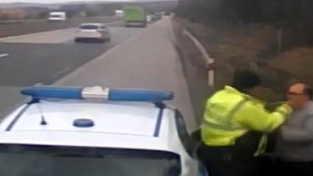 Türk şoför, Bulgar polise rüşvet vermediği için tokatlandı: Olaydan sonra süt dökmüş kuzu gibilerdi