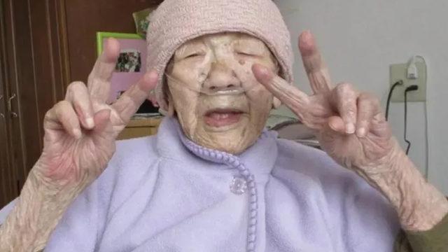 Dünyanın en yaşlı insanı! Uzun ömrünü bakın neye borçlu...