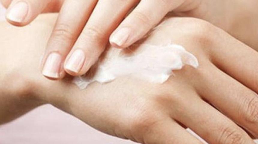 Krem sürmek orucu bozar mı? Ramazan'da oruçluyken krem sürülür mü? Diyanet açıkladı!