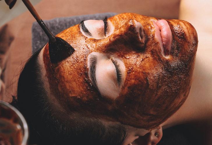 Ramazan'da susuz kalan cildinizi hurma maskesiyle parlatın