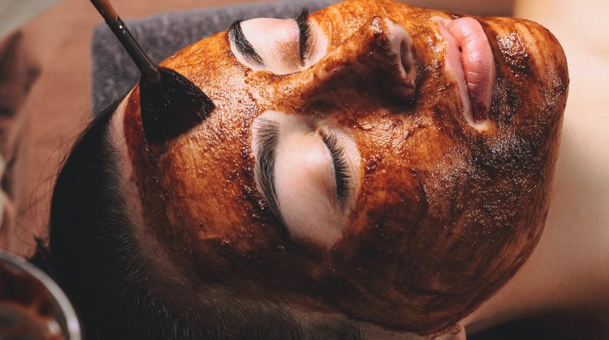 Ramazan'da susuz kalan cildinizi hurma maskesiyle parlatın