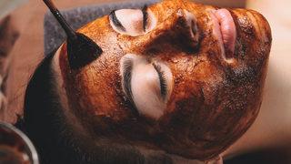 Ramazan'da susuz kalan cildinizi hurma maskesiyle parlatın