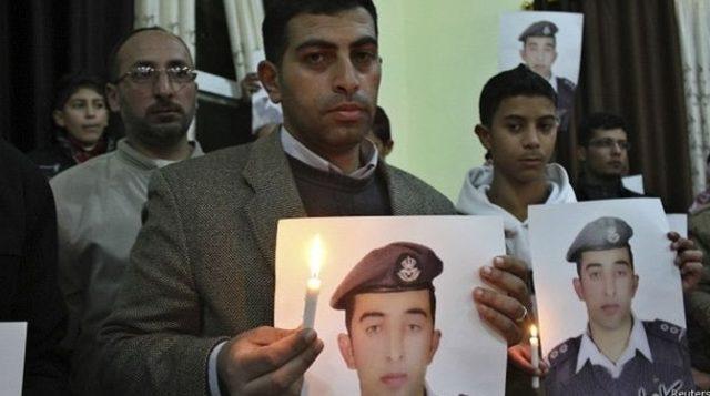 IŞİD &Uuml;rd&uuml;nl&uuml; pilotun yakılmasını nasıl savundu? 1