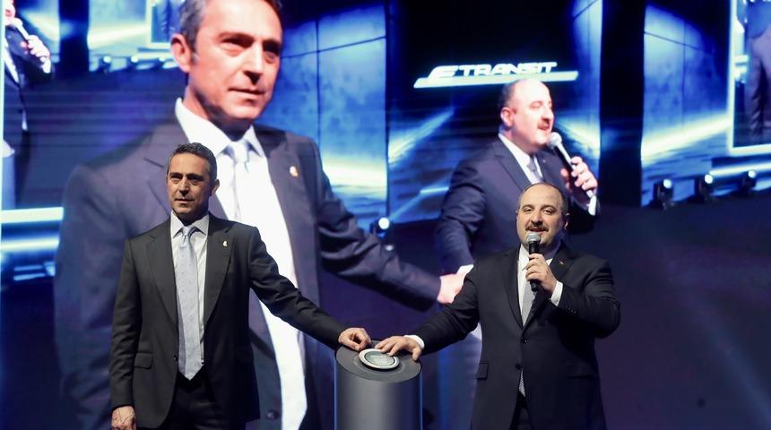 Ford Otosan'dan tarihi hamle! İlk elektrikli  aracı 'E-Transit' hattan indi