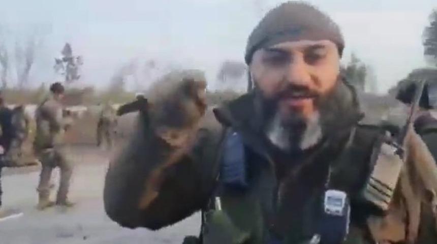 Ukrayna'da esir bir Rus askerinin &ouml;ld&uuml;r&uuml;ld&uuml;ğ&uuml;n&uuml; g&ouml;steren bir video ortaya &ccedil;ıktı