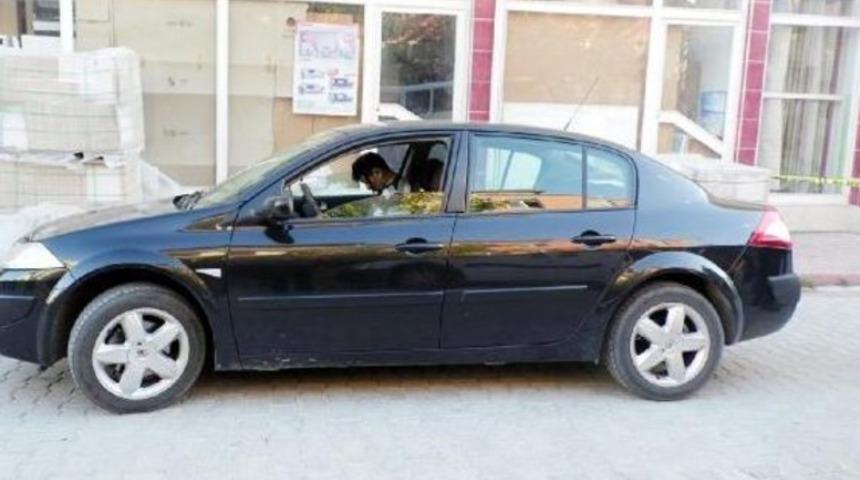 Eniştesinin otomobilinde tabancayla intihar etti