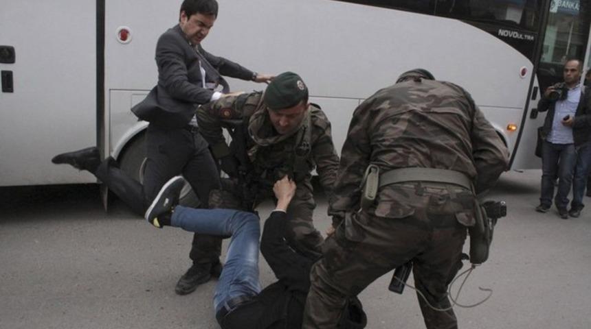 Yusuf Yerkel'in Soma'daki tekmesi, 2014'ün karelerine girdi