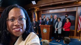 ABD tarihinde bir ilk! Ketanji Brown Jackson, ilk siyahi kadın Yüksek Mahkeme yargıcı oldu