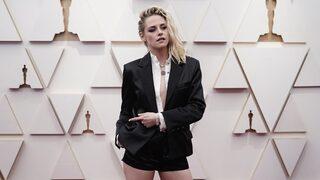 Kristen Stewart'ın Oscar gecesinde giydiği mini saten şorta uygun fiyatlı alternatif öneriler