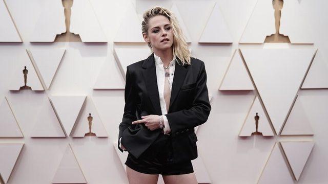 Kristen Stewart'ın Oscar gecesinde giydiği mini saten şorta uygun fiyatlı alternatif öneriler