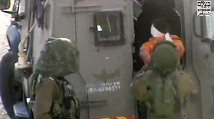 Engelli çocuğa İsrail kelepçesi