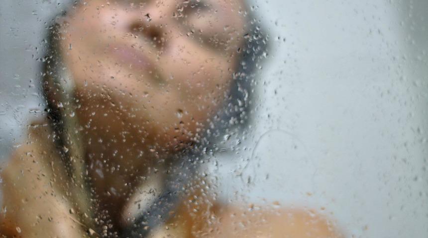 Oruçluyken banyo yapılır mı? Yıkanmak orucu bozar mı? Diyanet açıkladı!