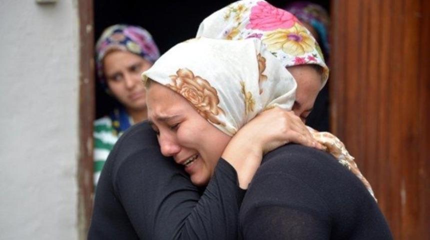 Karısı ve &ccedil;ocuklarının &ouml;n&uuml;nde &ouml;ld&uuml;r&uuml;ld&uuml;