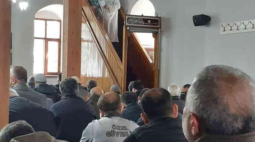 CUMA NAMAZI SAATİ 15 Nisan 2022! Cuma namazı saat kaçta kılınacak? İstanbul, Ankara, İzmir, Bursa Cuma vakitleri!