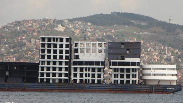 İstanbul Boğazı'ndan 'apartman' geçti