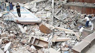 Nepal 7,8 büyüklüğündeki depremle sallandı