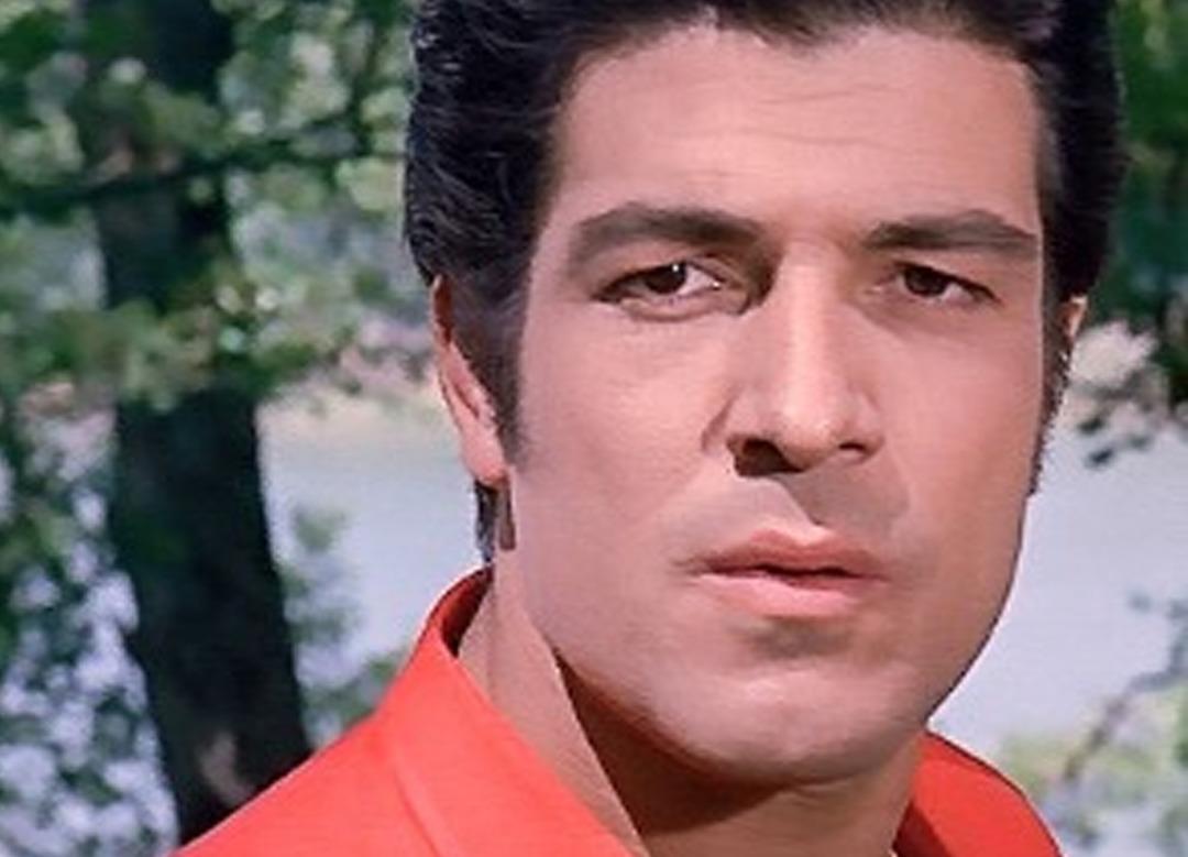 Yeşil&ccedil;am'ın yakışıklı j&ouml;n&uuml; İzzet G&uuml;nay zamana meydan okuyor! 87 yaşındaki &uuml;nl&uuml; ismi g&ouml;ren şaşkına d&ouml;nd&uuml;