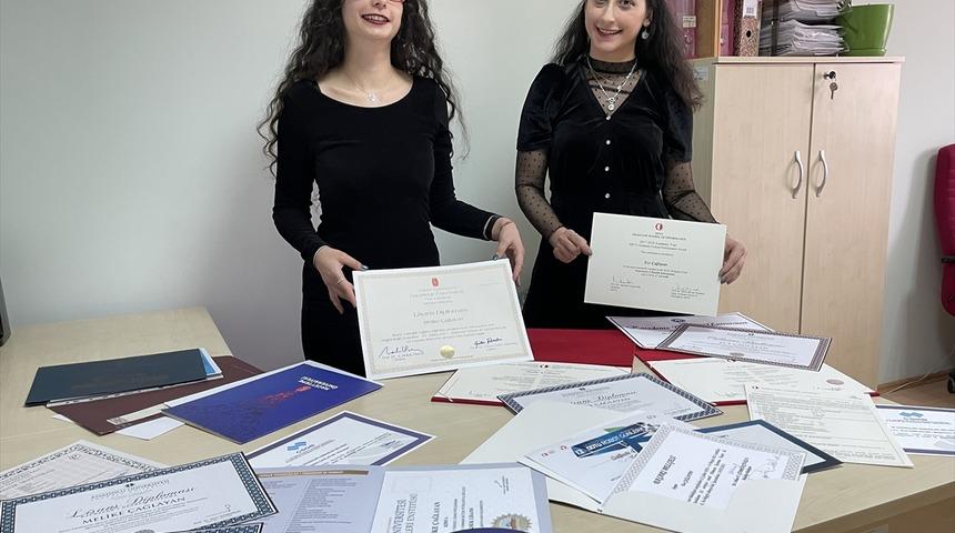 ODTÜ'lü kız kardeşlerin bitmeyen öğrenme merakı 11 diploma getirdi