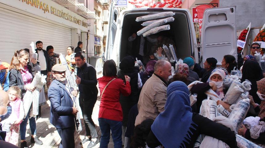 Tekirdağ'da indirim izdihamı! Paketlemeye yetişemediler: Bedava sanıyorlar galiba