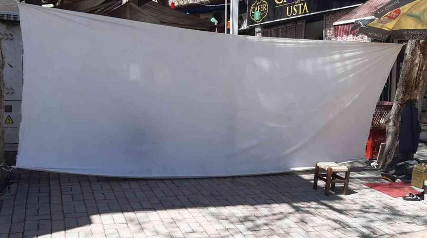 Saygı g&ouml;stermek i&ccedil;in tamamen kapattılar! Oru&ccedil; tutanlar teşekk&uuml;r etti