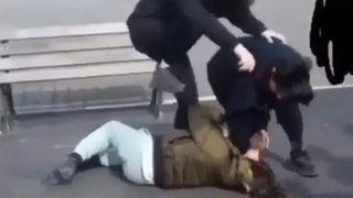 Genç kızların acımasız kavgası saniye saniye kamerada! 