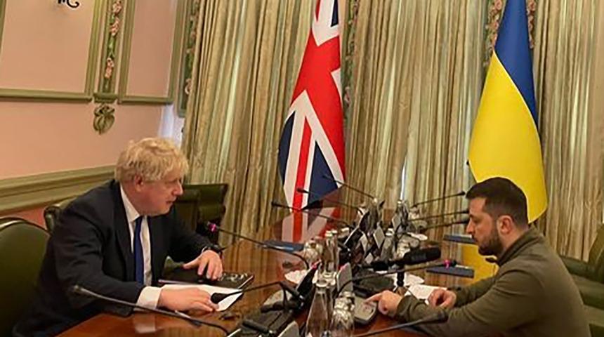 Savaşın ortasında Zelenskiy'e sürpriz ziyaret! Kimse beklemiyordu... 'Baş başa görüşme başladı'