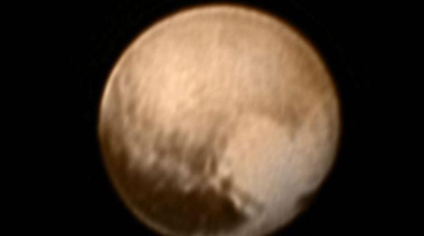 Plüton 8 milyon kilometreden nasıl görünüyor?