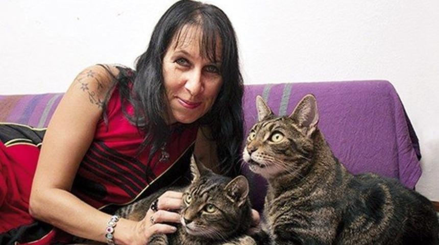 Kedileriyle evlendi!