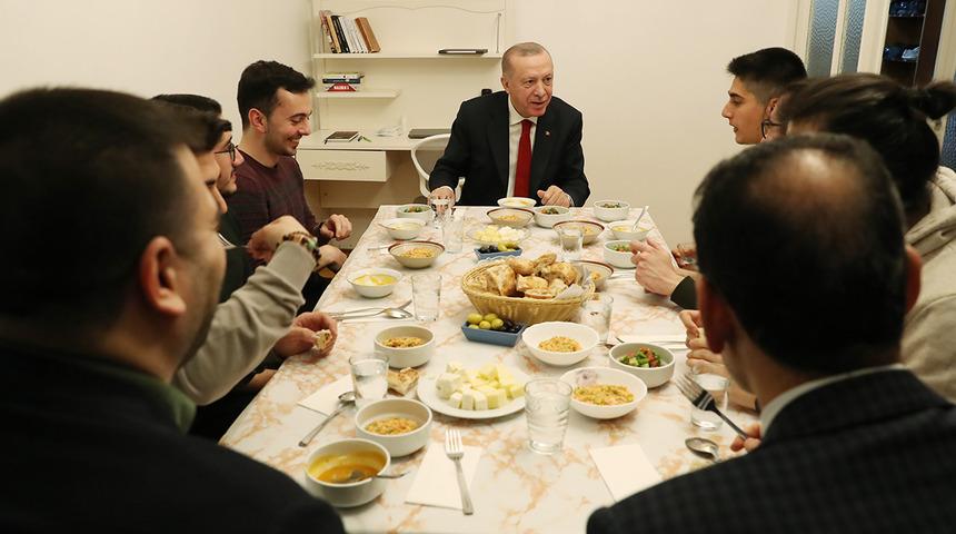 Cumhurbaşkanı Erdoğan müezzin oldu! 'En sevdiği yemek...'