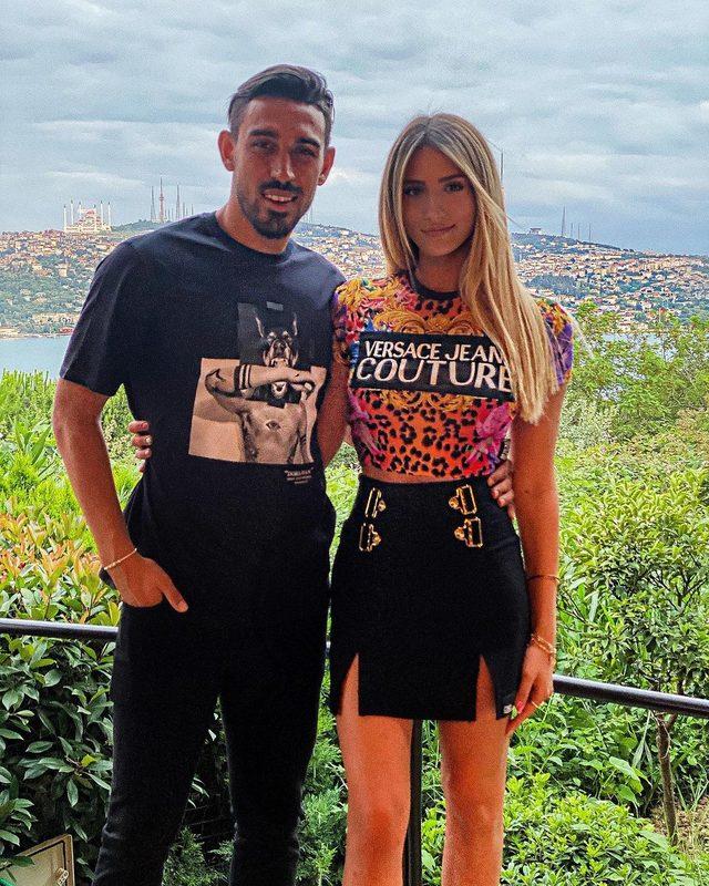 Futbolcu İrfan Can Kahveci'nin eşi Gözde Kahveci karnı burnunda pozunu paylaştı! 