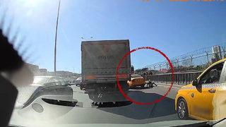 Yer: Beylikdüzü! Taksi, yolcusunun inmesini beklemeden hareket edince...