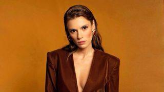 Arka Sokaklar'ın Zeliş'i Yüsra Geyik mini etekli pozunu paylaştı! Hollywood starları gibisin