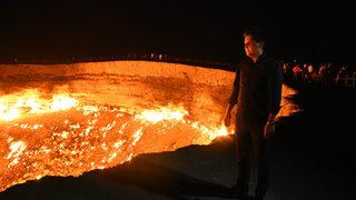 Yaklaşık yarım asırdır yanıyor! Türkmenistan'daki Cehennem kapısı için flaş hamle