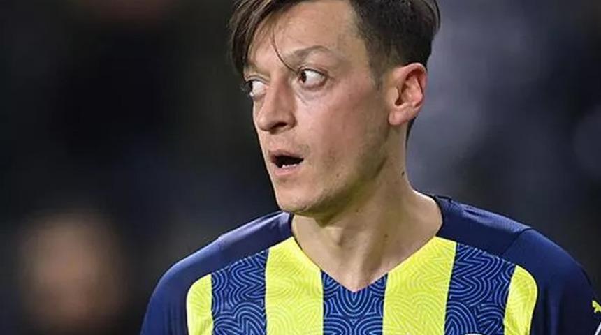 Mesut Özil'in derbi paylaşımı ortalığı alevlendirdi