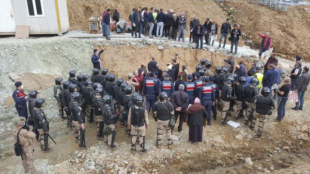 Trabzon'da 'HES' gerginliği! Jandarma ile göstericiler arasında arbede çıktı