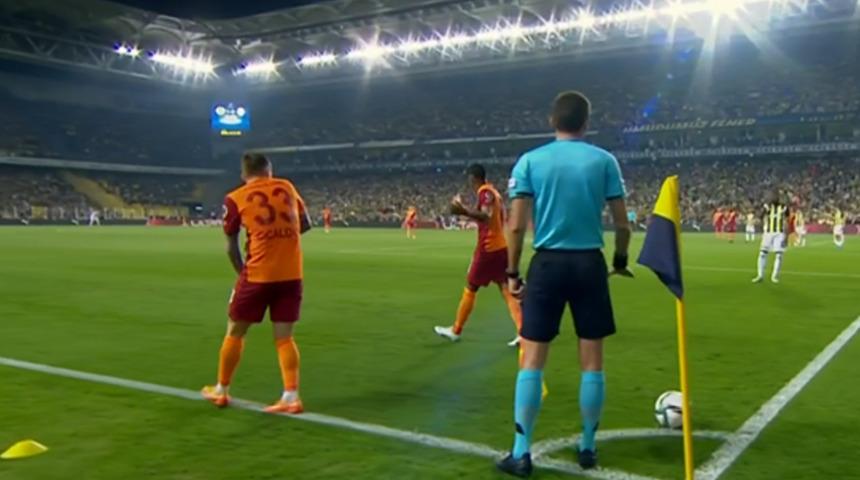 Son dakika: Fenerbahçe-Galatasaray maçında gergin anlar! Koşarak kaçtılar