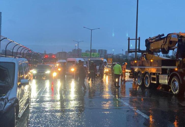 İstanbul TEM'de zincirleme trafik kazası! 