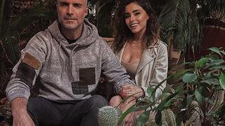 Özcan Deniz İranlı sevgilisi Samar Sadgar'la havuz keyfi yaptı