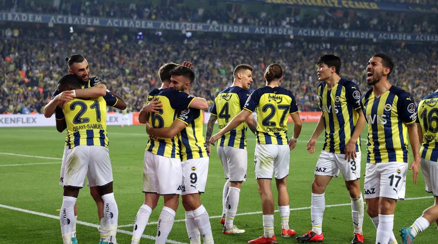 Son dakika: Fenerbahçe'ye büyük müjde! Sezona damga vuran yıldız takımda kalıyor...