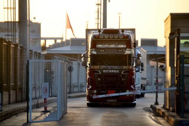 TIR şoförleri: Kaçak göçmenler yüzünden 5 bin euro ceza ödüyoruz - Genel - Edirne - 