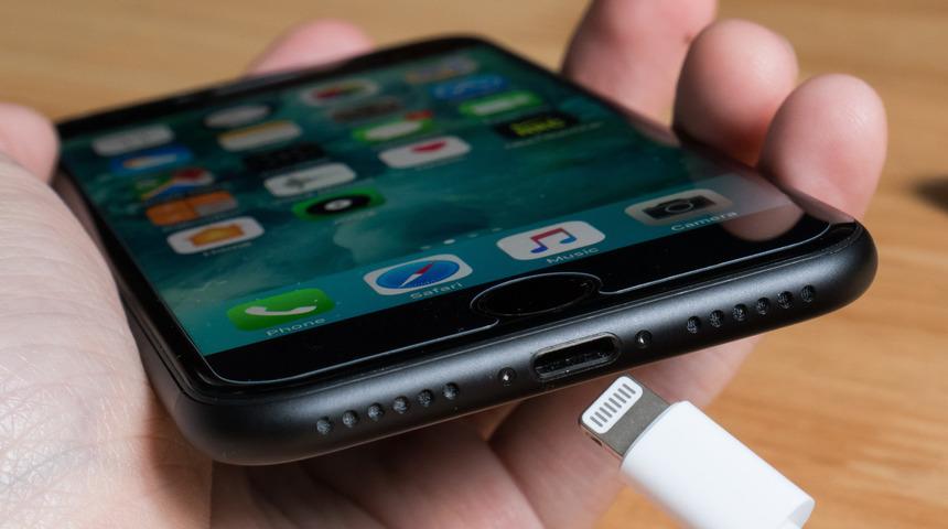 Milyonlarca iPhone kullanıcısı için yapılan şarj kablosu uyarısı şoke etti! Alırken dikkatli olun