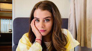 İlayda Alişan dekolteli poz verdi! Düğmelerini iliklemeyi unuttun mu?