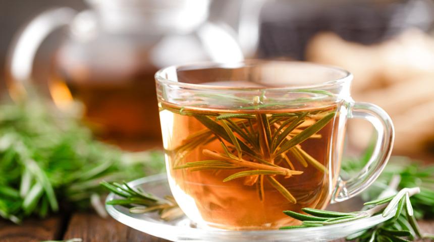 A&ccedil;lık krizini &ouml;nl&uuml;yor! İşte kilo verdiren biberiye &ccedil;ayı tarifi...