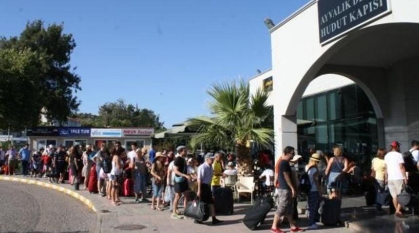Krizdeki Yunanistan'a T&uuml;rk turist akını